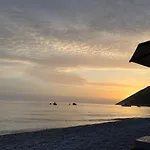 Coast With Pool, Hot Tub & Sauna Villa