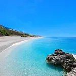 Villa Coast With Pool, Hot Tub & Sauna Palasë