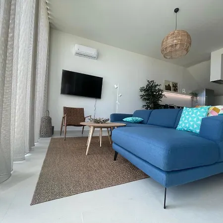 Coast With Pool, Hot Tub & Sauna بالاسي