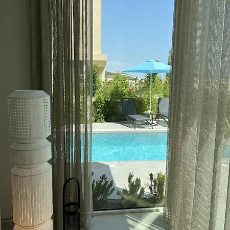 3-bedroom With A Pool And Private Sauna In Coast *