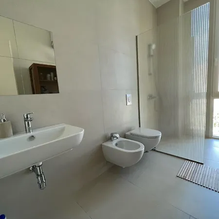Villa Coast With Pool, Hot Tub & Sauna Palasë