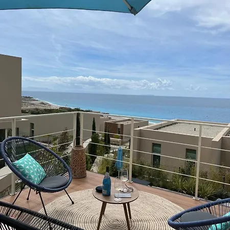 Coast With Pool, Hot Tub & Sauna بالاسي
