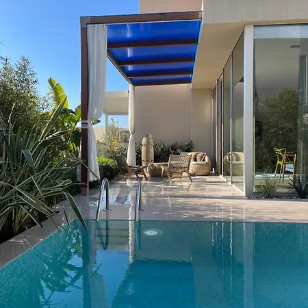 3-bedroom With A Pool And Private Sauna In Coast Villa *