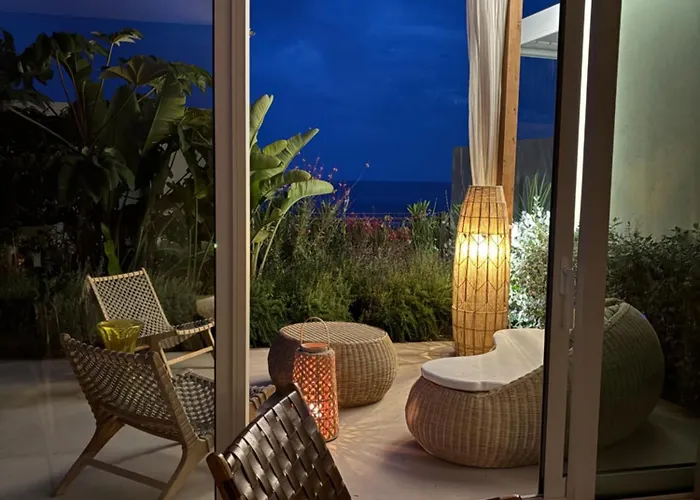 Coast With Pool, Hot Tub & Sauna