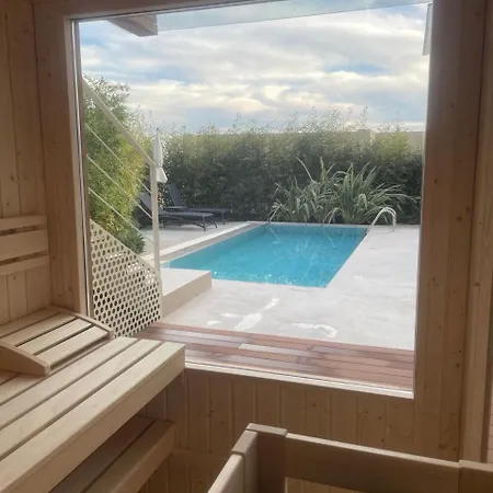 3-bedroom With A Pool And Private Sauna In Coast