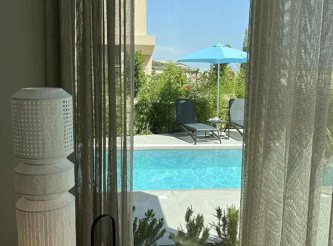 Coast With Pool, Hot Tub & Sauna *