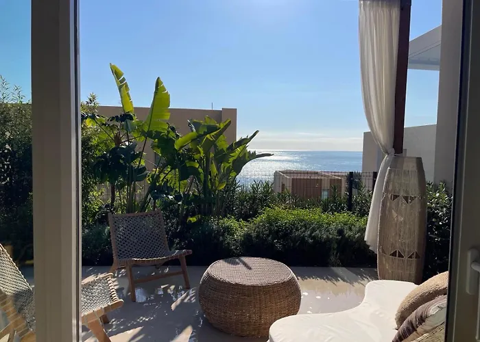 Coast With Pool, Hot Tub & Sauna Παλάσα